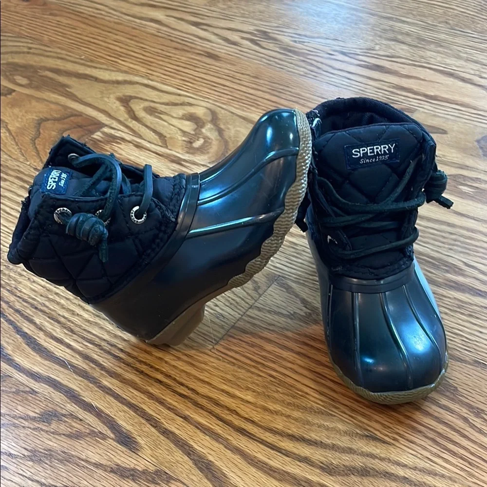 Girl’s Sperry Saltwater Nylon Quilt Duck Boots. Size 8M. Excellent Condition.